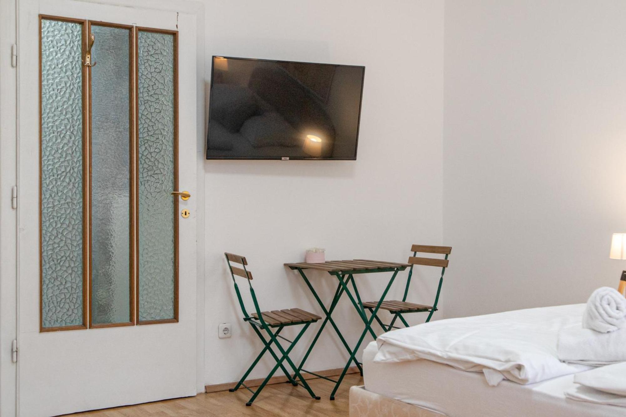 Budget City Stay - Near Wiener Stadthalle Ideal For Longstays Eksteriør billede
